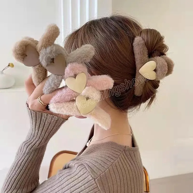 Clip per artiglio per capelli in peluche di grandi dimensioni Morsetto per granchio per capelli a forma di cuore d'amore per ragazze Copricapo dolce Forcine per capelli autunno inverno Barrette