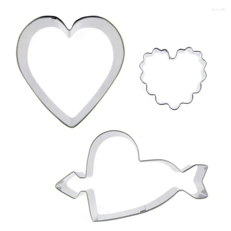 Baking Moulds Heart Wave Love Arrow Shaped 3 Piece Biscuit Cutting Molds Tools Cake Decorating Soft Candy Tools.
