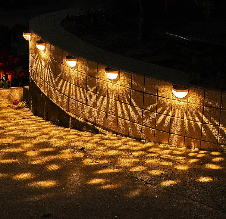 Decorazioni da giardino Anno LED Luce solare Estate Lampade da parete per esterni Lampada impermeabile a energia Decorazione del cortile 221202
