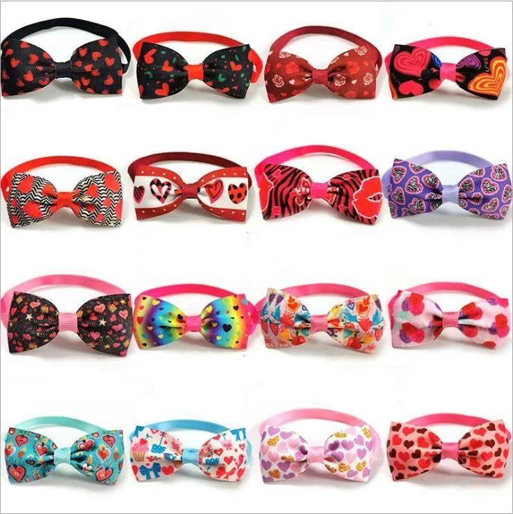 Vêtements pour chiens 50pic / set 16 couleurs pour animaux de compagnie Saint Valentin noeud papillon coeur motif chat collier de chien accessoire couleurs envoyées au hasard 2023