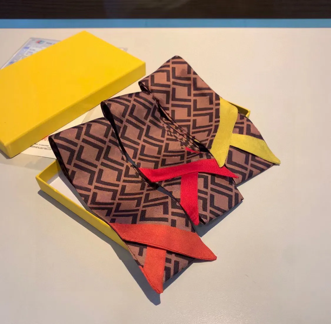 Designer Seidenschal Ladies Mode Handtasche Schals Buchstaben Stirnband 3 Farbgröße 8x120 cm