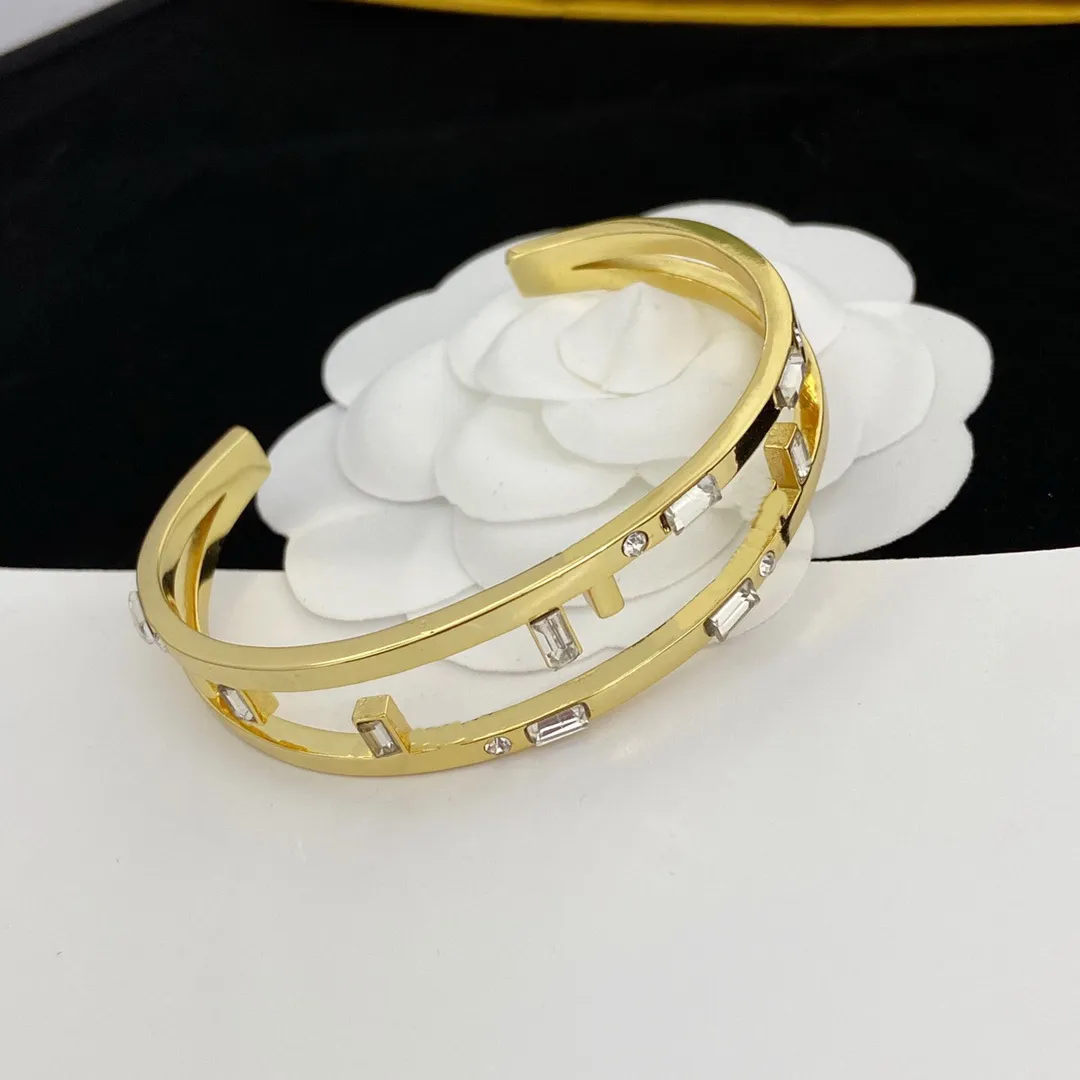 Crystal Diamond F Letter Fashion Bangle Lady Women Armband Rostfritt st￥l 18K Guldpl￤terad inst￤llning Graverad Plaid ￖppen smala armband g￥vor FB1 --06