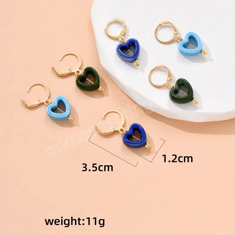 3 parCute Acrylic Hollow Heart Hoop örhängen Huggie för kvinnor Girls Gold Color Drop Earring Fashion Statement Bijoux