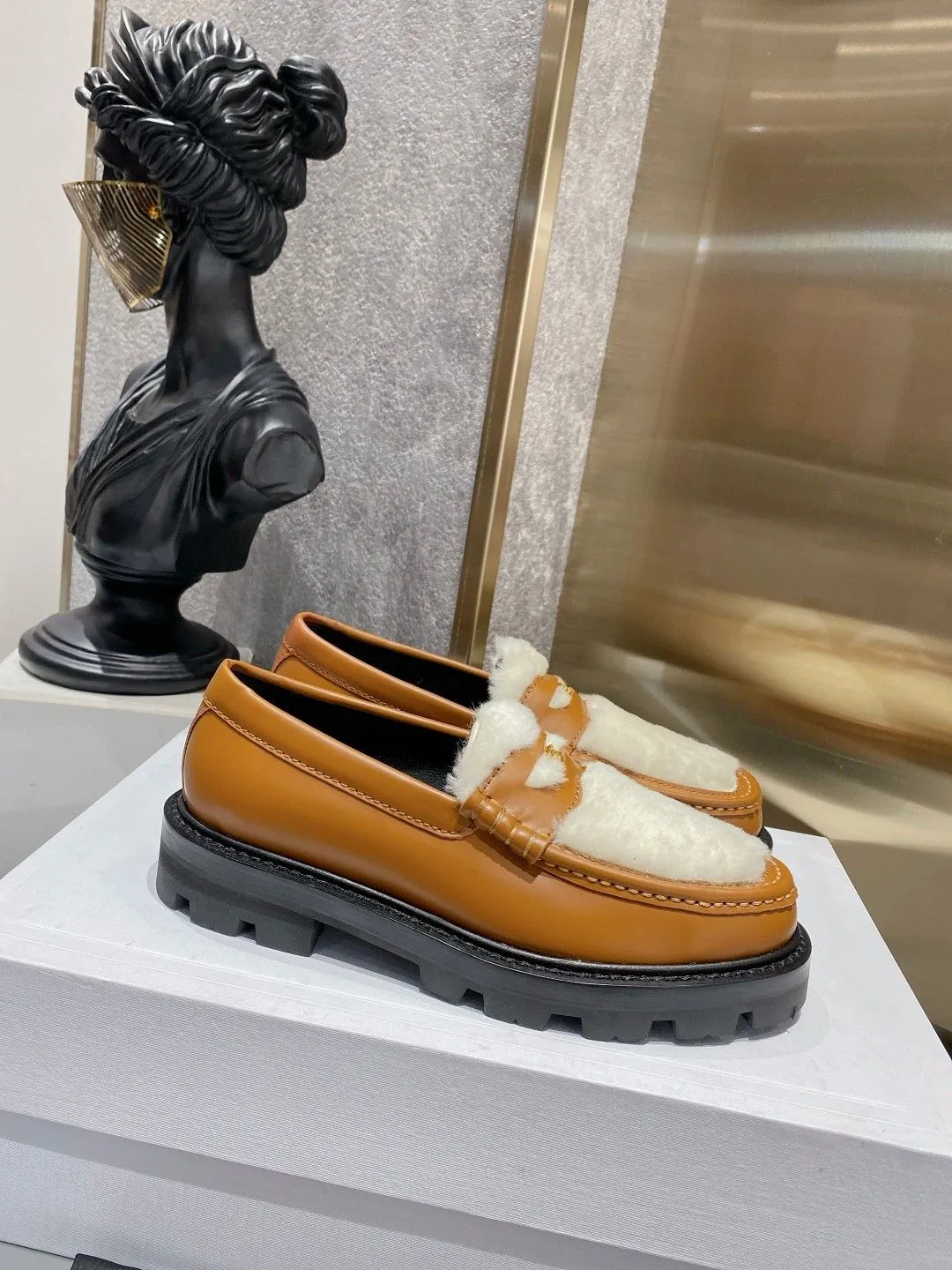 CHAUSSURES haut de marque version faite à la main 2022 nouvelle famille Saina chaussures simples en fourrure à semelles épaisses