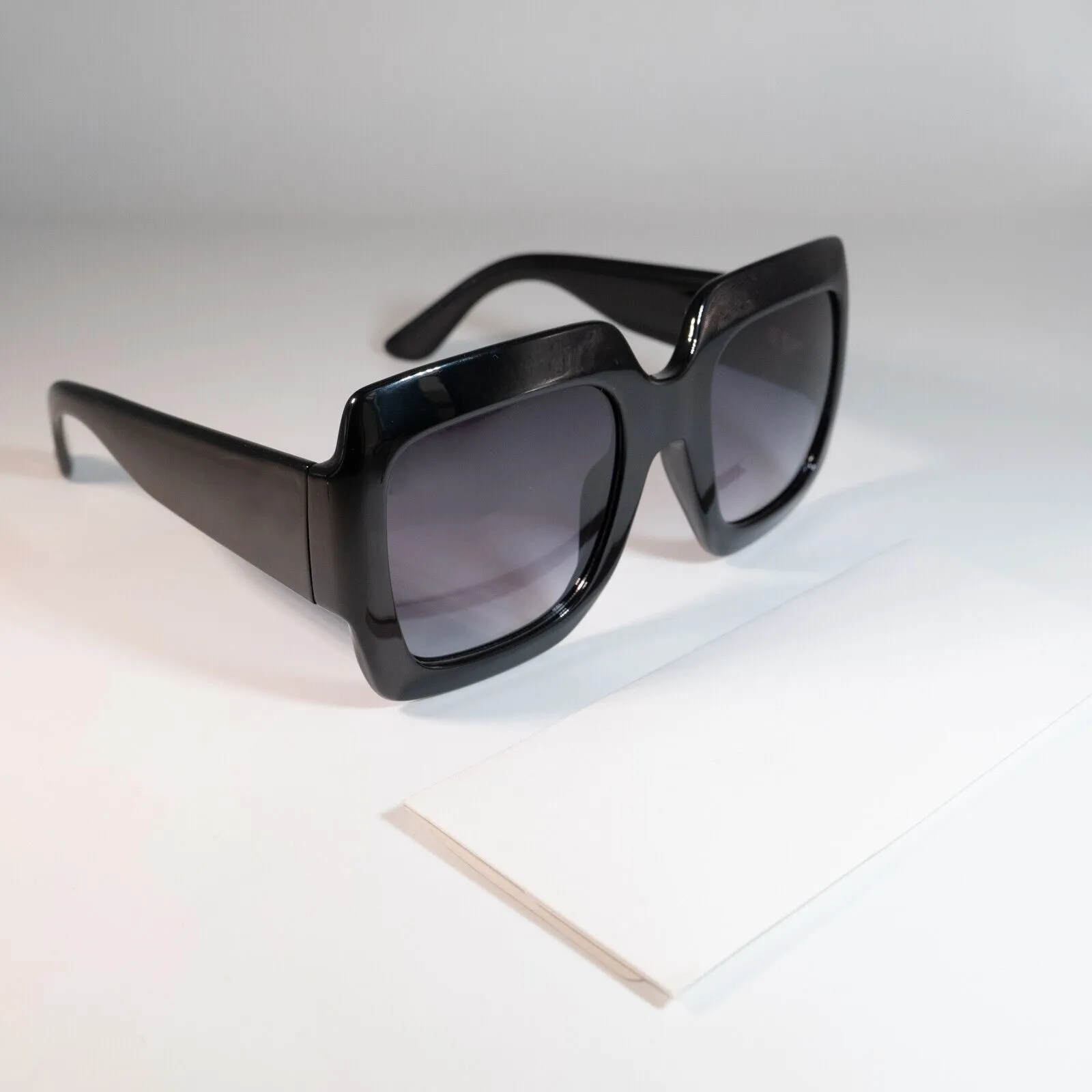 أزياء النظارات الشمسية الفاخرة امرأة 0083S كبيرة الحجم مربعة سوداء مصمم نظارة شمسية مع علبة مخملية