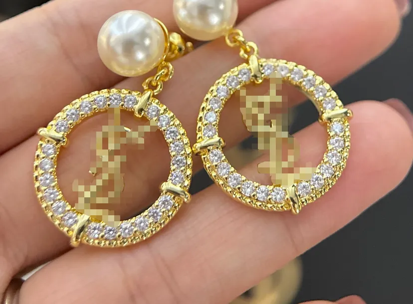 INS Neu in Luxus-Edelschmuck-Ohrringen für Damen mit Anhänger, Gold-Herz-Halskette mit gravierten Perlen, Rubin-Sandmännchen-Kette