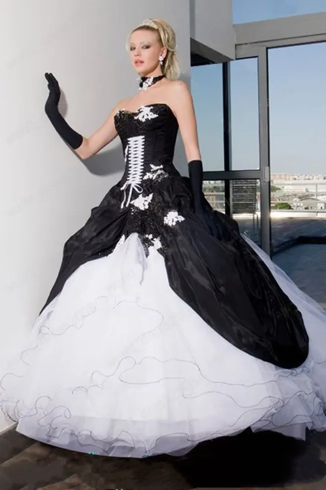 Abito da ballo in bianco e nero Abiti da sposa gotici Corsetto con lacci Abiti da sposa vintage Sweetheart Senza maniche Tubazioni Applicazioni a strati Taglie forti Vestido De Novia