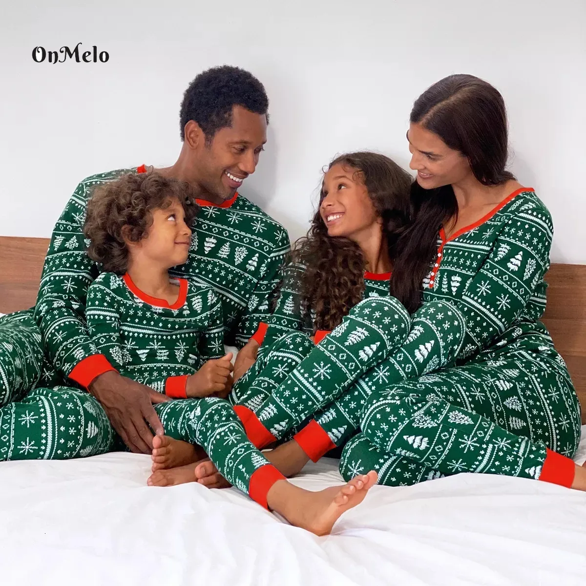 abbigliamento per la casa OnMelo Completo natalizio coordinato Pigiama con stampa Babbo Natale Set casual sciolto mamma figlia papà figlio Indumenti da notte Xmas Family Look Pjs 221202