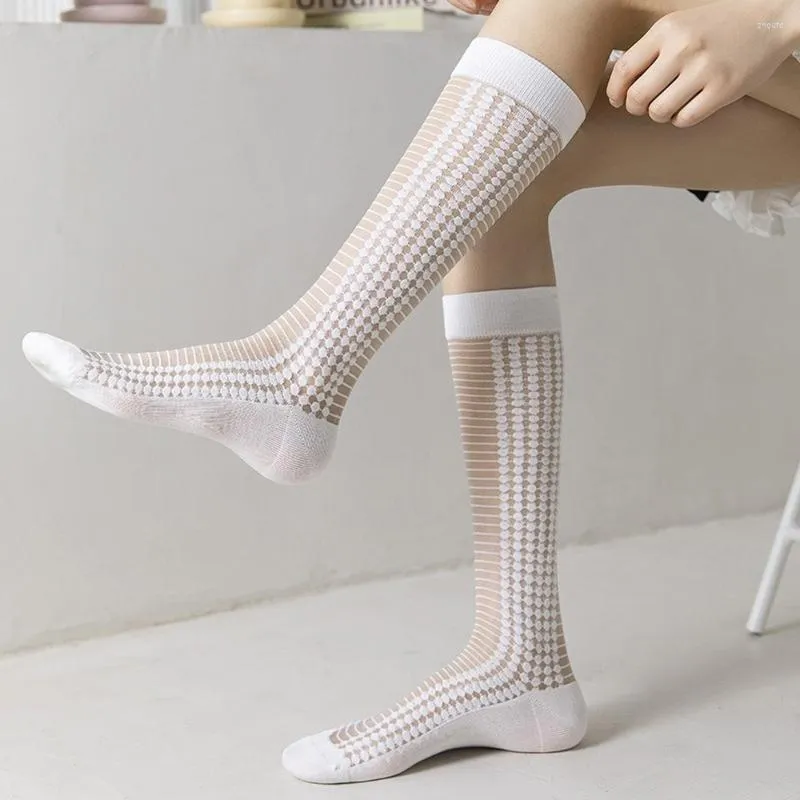 Femmes chaussettes d'été basses minces mode noir blanc rayé polka jk girls étudiants long mesh fishnet knee high