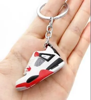 Keychain de mode masculin 3d mini-ballon de basket-ball sneaker pendentif LED Sac de lampe de poche