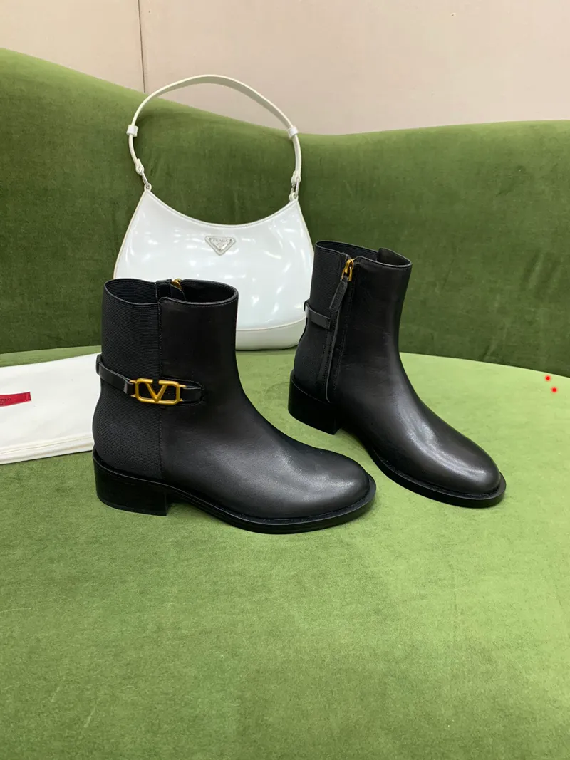 Designer Laureate Stivali da donna Marchio Fenicotteri Love Arrow Medaglia Martin Boot Inverno Vera pelle Scarpe con tacco alto Grosso Deserto di lusso Stivaletti robusti Scatola -KK007