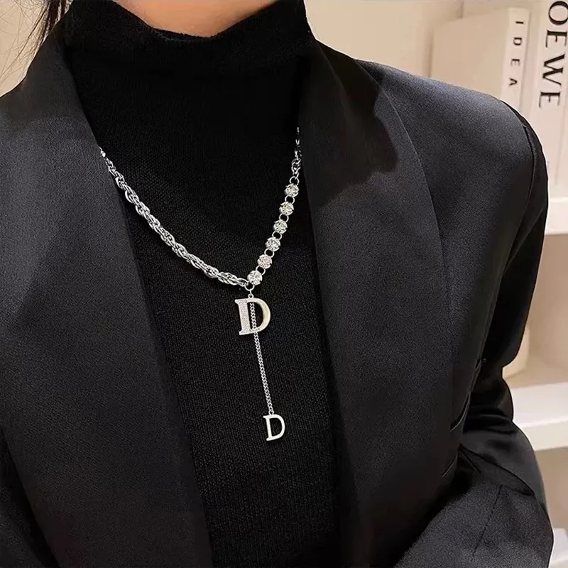 Collier Long avec pendentif lettre D en Zircon, Design de luxe, chaîne de pull d'hiver, bijoux à la mode pour femmes et filles, cadeau de fête