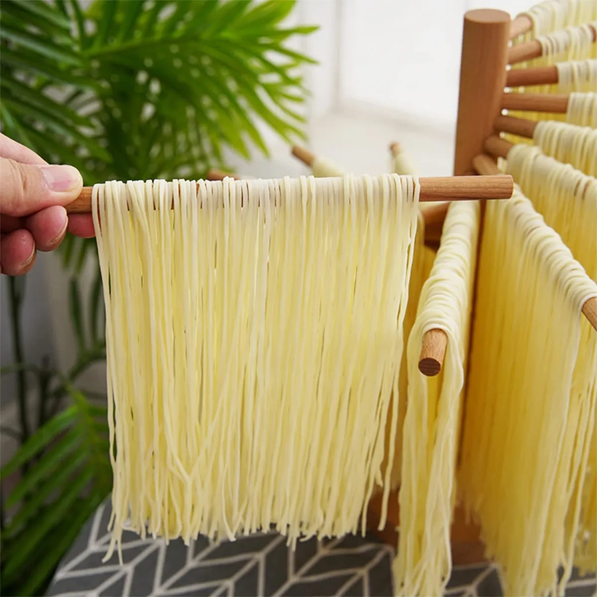 Séchoir à Pâtes Pliable En Bois - Support Pour Spaghetti & Nouilles Fraîches | 49.5x49.5x44cm | 9 Tiges Amovibles