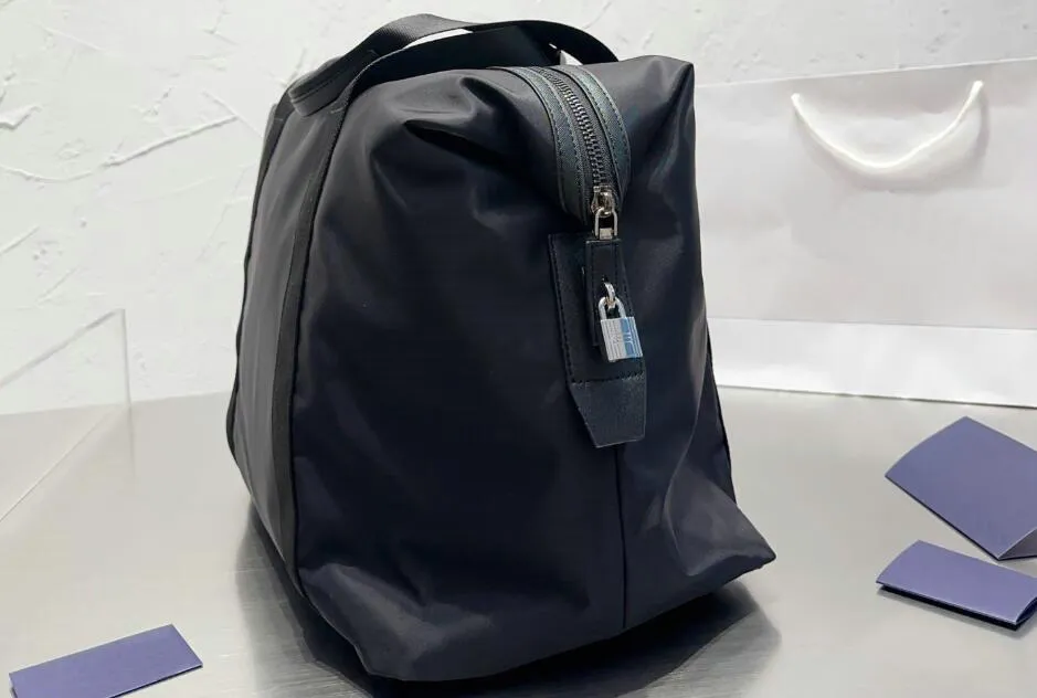 Luxury Duffle Bag Travel Luggage for Men Women Crossbody Totes Shoulder Travelling Bags Nylon Rain Cloth Duffel Handbags300P