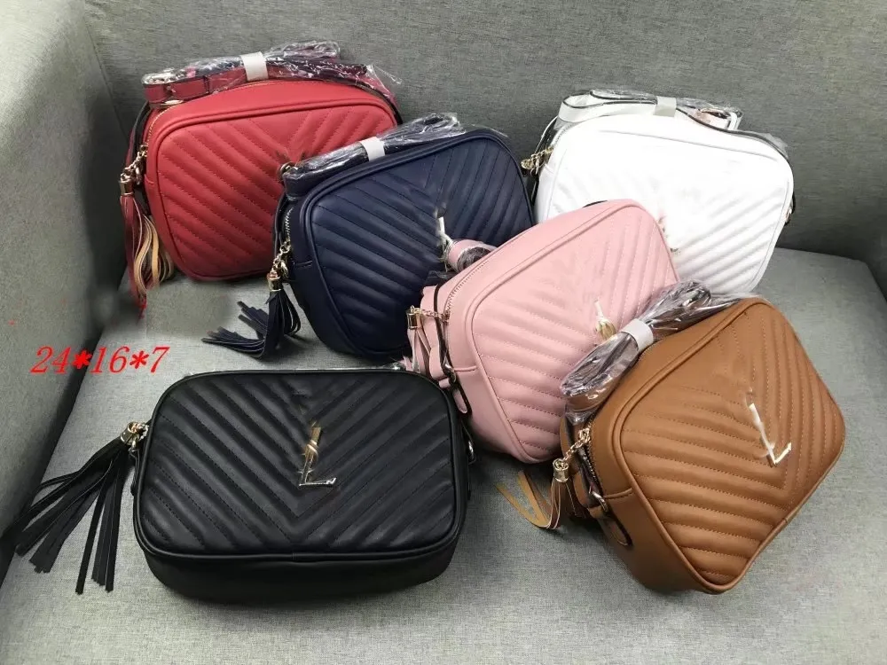 Luxurys Designer Handbag Classical Single strapCrossbody bags Striped heart Shape Shoulder Bags Banquet Shopping Wedding Leisure Business Package bag