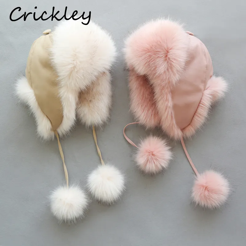 Caps Chapéus 2-10 anos Moda Inverno Inverno Pu couro Big Ball Plexush à prova de vento Ushanka para crianças meninas meninas esquiaram o esqui 221203