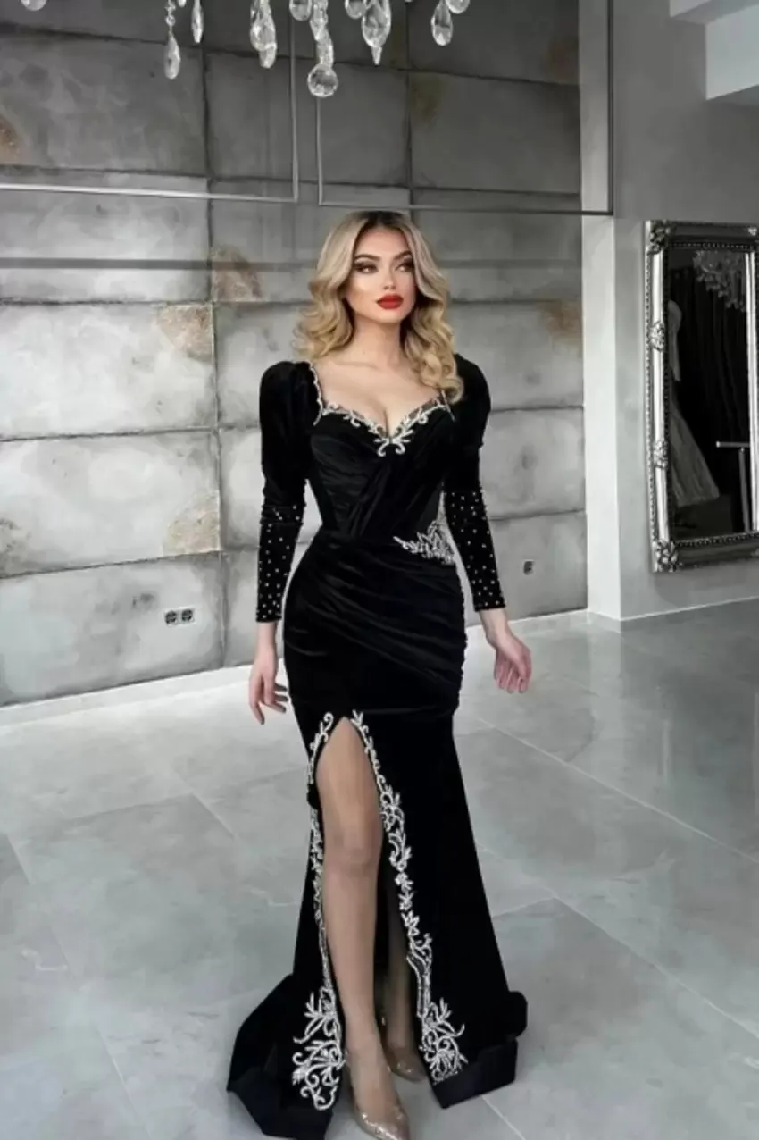 Black Velvet Trumpet Black Velvet Prom Dress With Long Sleeves, Side Split,  Appliques, Beaded Sweetheart Neckline Elegant Formal Evening Gown For  Special Occasions 2023 From Chicweddings, $118.58 | DHgate.Com