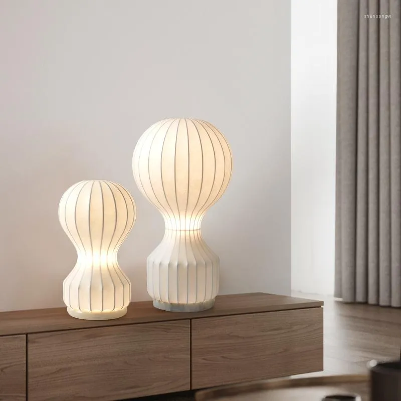 Tafellampen moderne zijden bureau lamp Noordelijke witte lichten slaapkamer bedkamer decoratieve zijdeworm eenvoudige woonkamer vloer