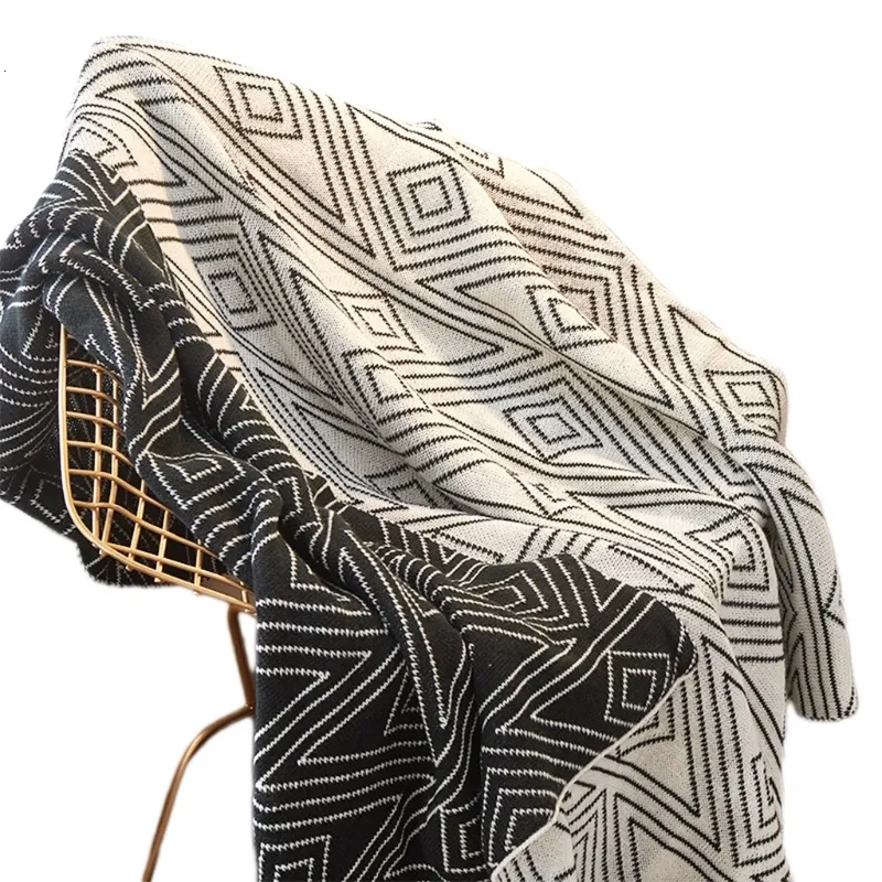 Filtar Nordic Style Sticked Warm Throw Filt Black White Double Sided Jacquard Diamond Striped Mönster Viktat omslag för soffa Couch 221203