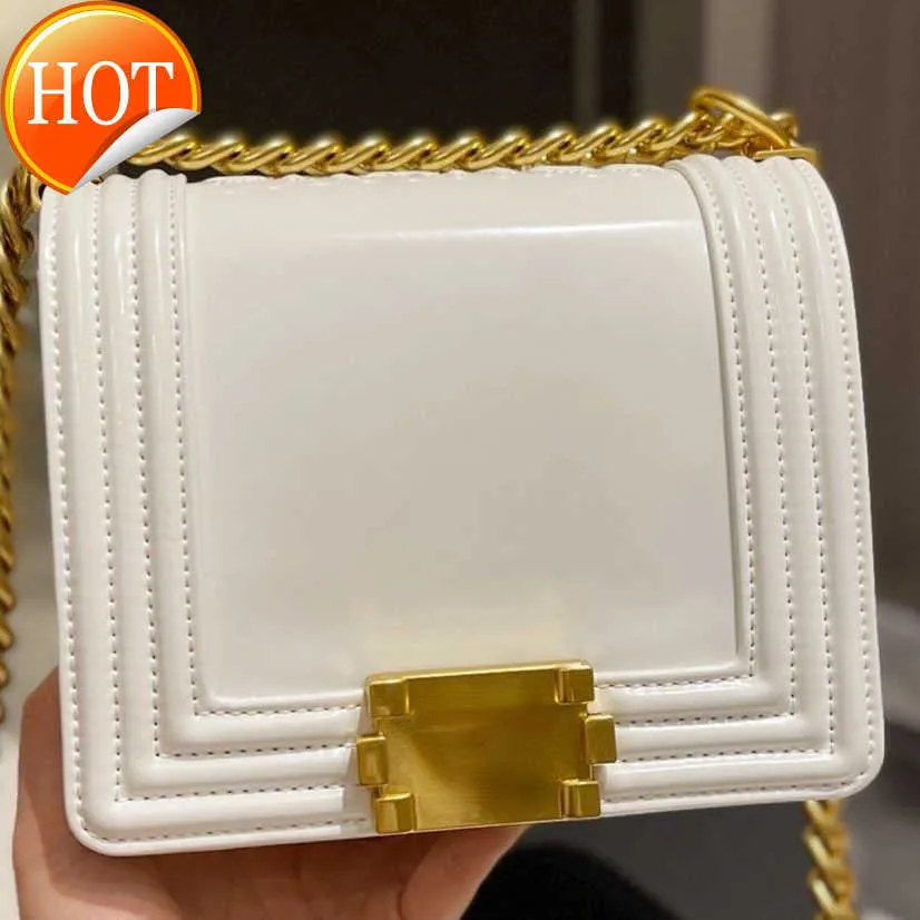 Women's Luxury Designer Single Shoulder Bag 2023 New Texture Gold Strap Chain Envelope Bag Multifunctional Portable Crossbody Bag Factory Direct Sales