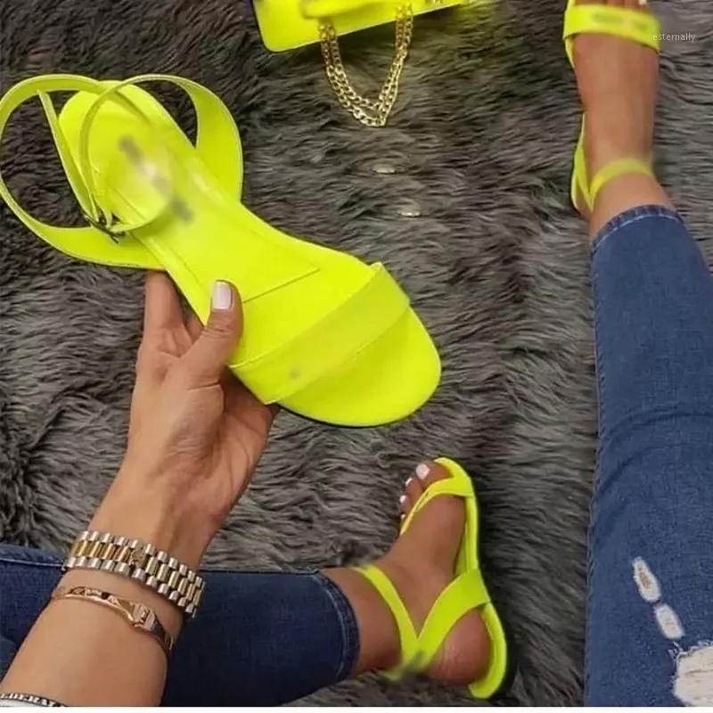 Kvinnors sandaler plattskor kvinnor sandaler släpp fartyg1 varm sommar mode neon tofflor tofflor whosale