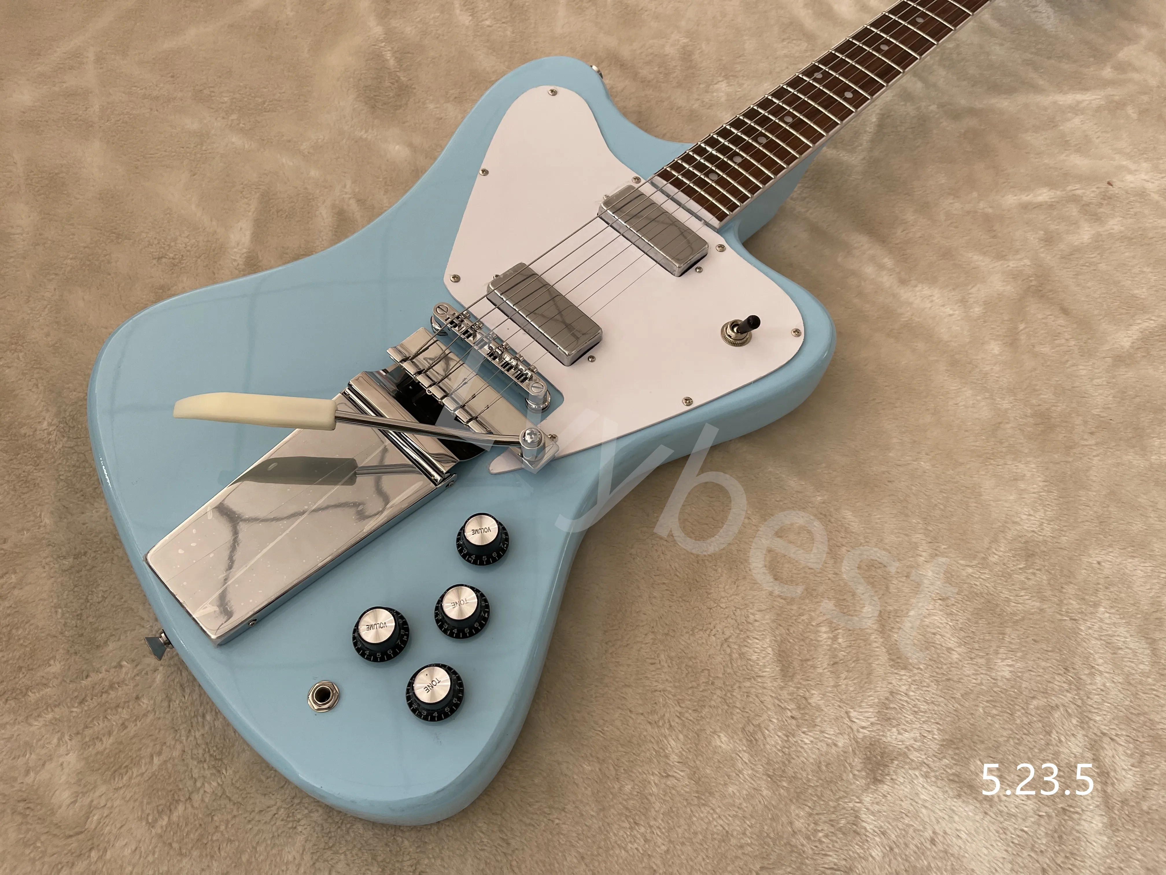 E -Gitarre dünne blaue mini mini humbucker hh langer schwanz 4 töpfer weiß pickguard roséwood fingerplatten pocken inlay inlay