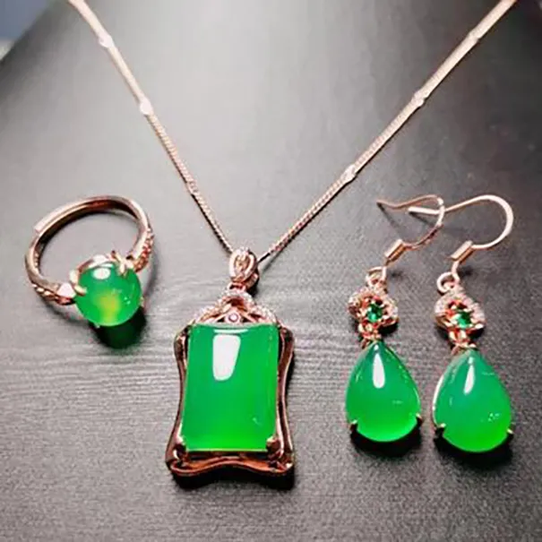 Charmiga kvinnor grön jade halsband hänge dingle örhängen ring smyckesuppsättning