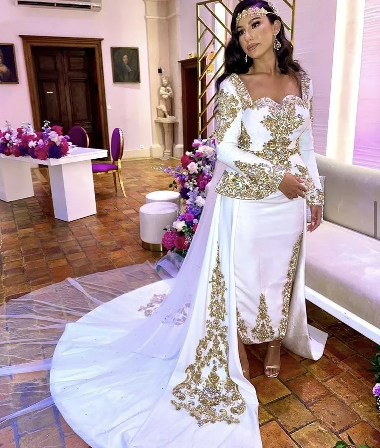 Luxe Marocain Blanc Robe De Mariée Avec Overskirt Train Perlé À Manches Longues Arabe Dubaï Robes De Mariée Femmes Robes De Mariage 2023 Élégant robes De Novia