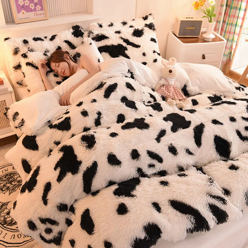 Bedding sets Winter Long Hair White and Black Duvet Cover Set Warm Linen Home Colorful Queen Fannel Fleece Bedcloth Dropship 221205