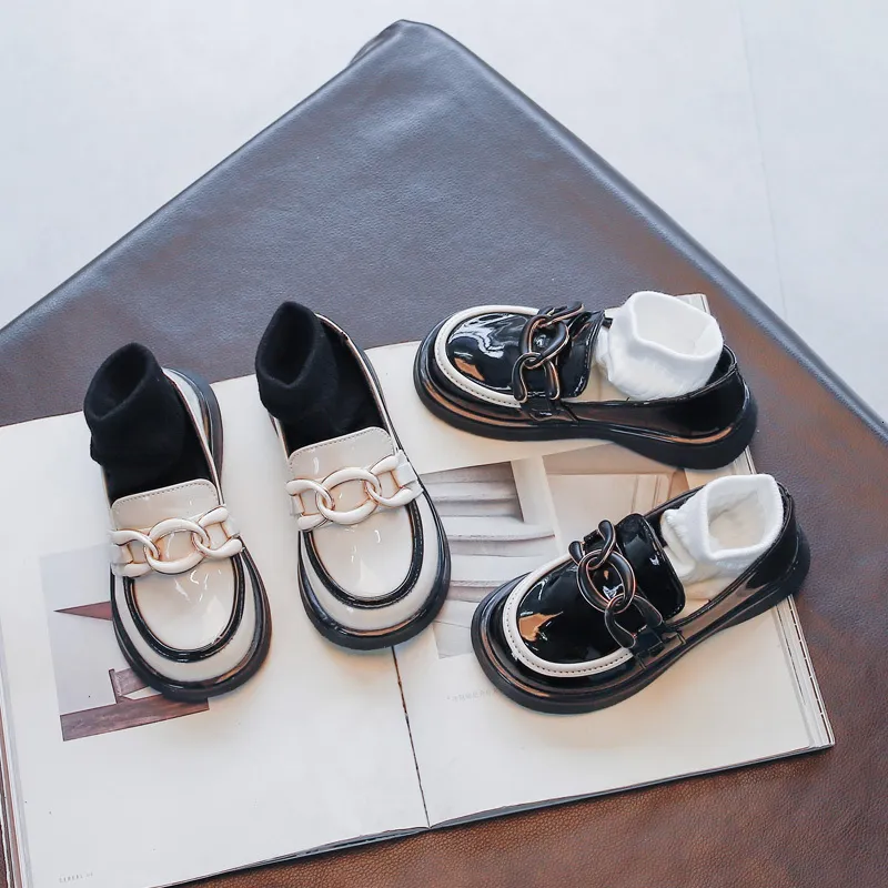 Sneakers mode Koreaanse stijl meisjes pu schoenen lente kleine prinses mocassin herfst solide zwarte jongens metaalkinderen 221205