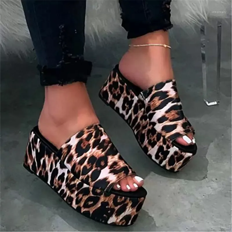 Pantofole da donna estive Pantofole da donna Pantofole leopardate Scarpe impermeabili da spiaggia piatte antiscivolo con tacco alto da donna Taglie forti