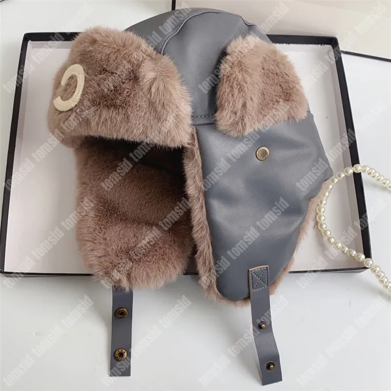 Femmes Designer Trapper Chapeaux Hommes Designers Bonnet Cachemire Chaud Luxe Ajusté Chapeaux Marque Lettres En Cuir Casual Laine Rue Hat304C