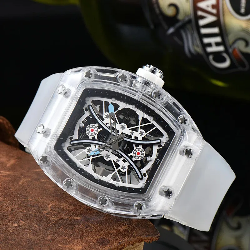 2024 Arrivée Watch for Men Sports Watchs Transparent Dial Quartz Watchs Silicone Strap