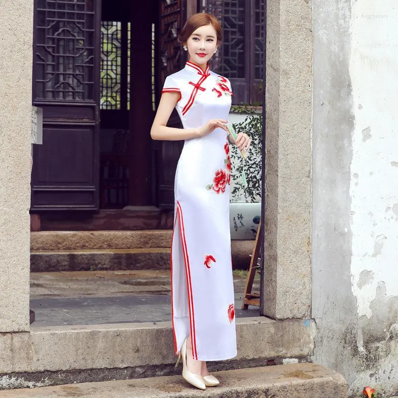 Etniska kläder moderna kinesiska bröllop traditionella klänningar lång cheongsam klänning broderi qipao siden elegant qi pao sommar kvinnor sexig