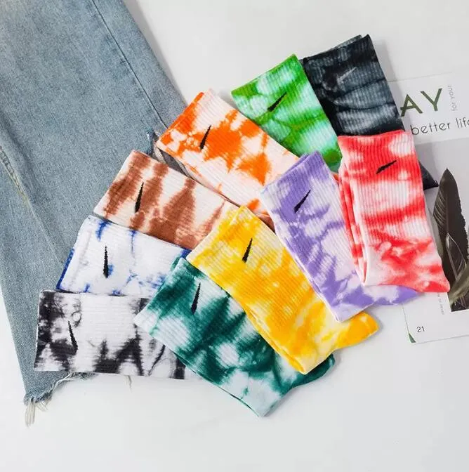 12 couleurs Designer Tie Dye Bas Accessoires Garder au chaud Style de rue Chaussettes longues en coton imprimé pour hommes Femmes Chaussettes hautes Wit202i