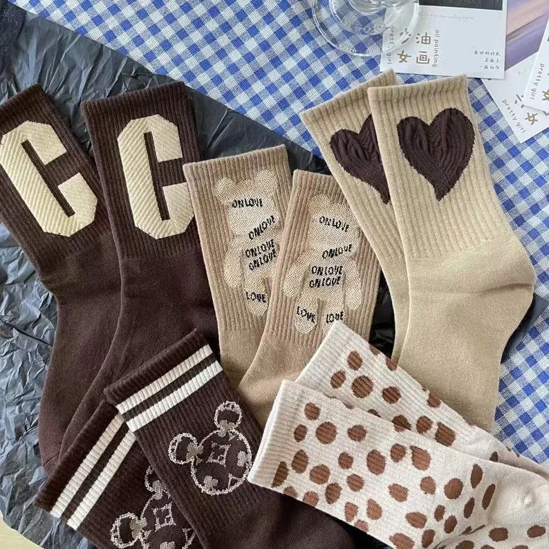 Socken Kaffee Farbe umarmt Bär Frauen alle Arten von süßen Buchstaben lange Röhre Freizeit