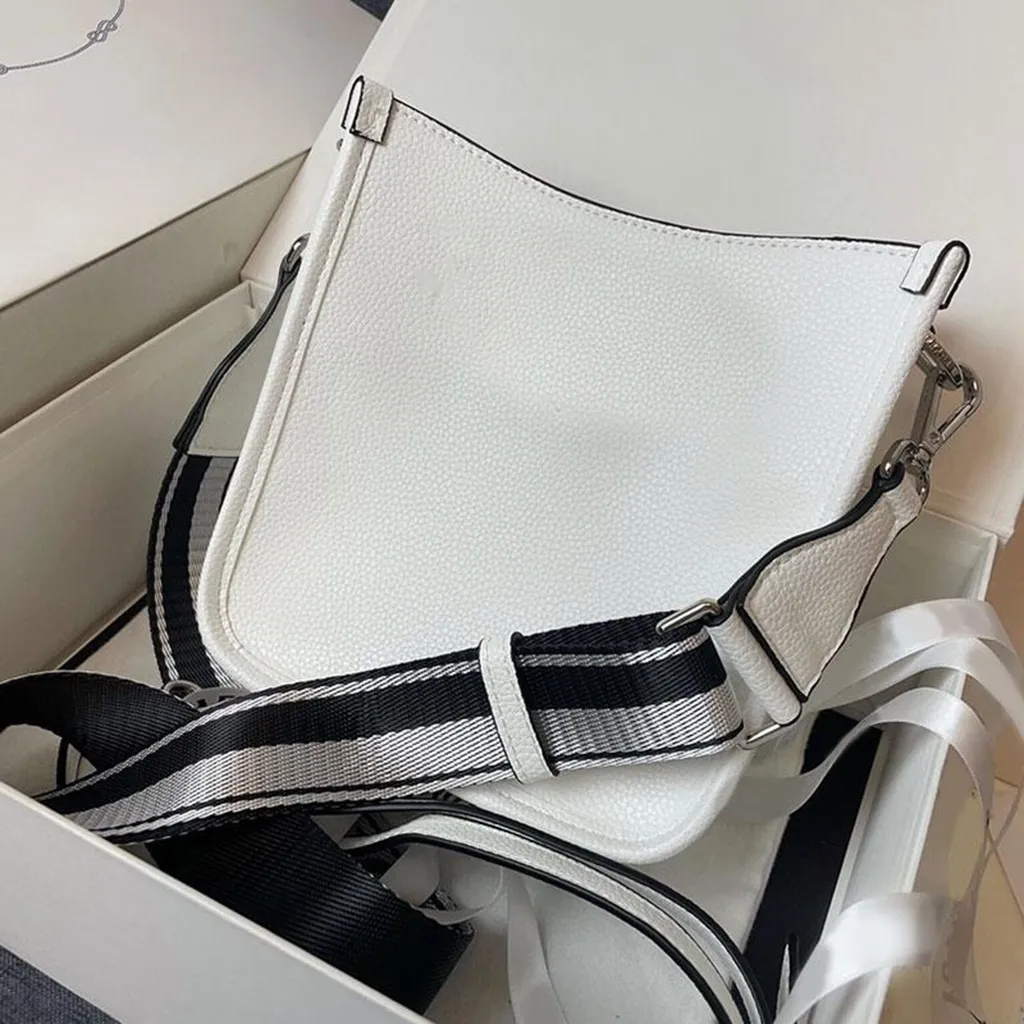 Fashion Letter Quality Women Crossbody Bag Ladies Purse Genuine Leather Triangle Sign Removable Shoulder Strap Silver Hardware Magnetic Buckle 2320
