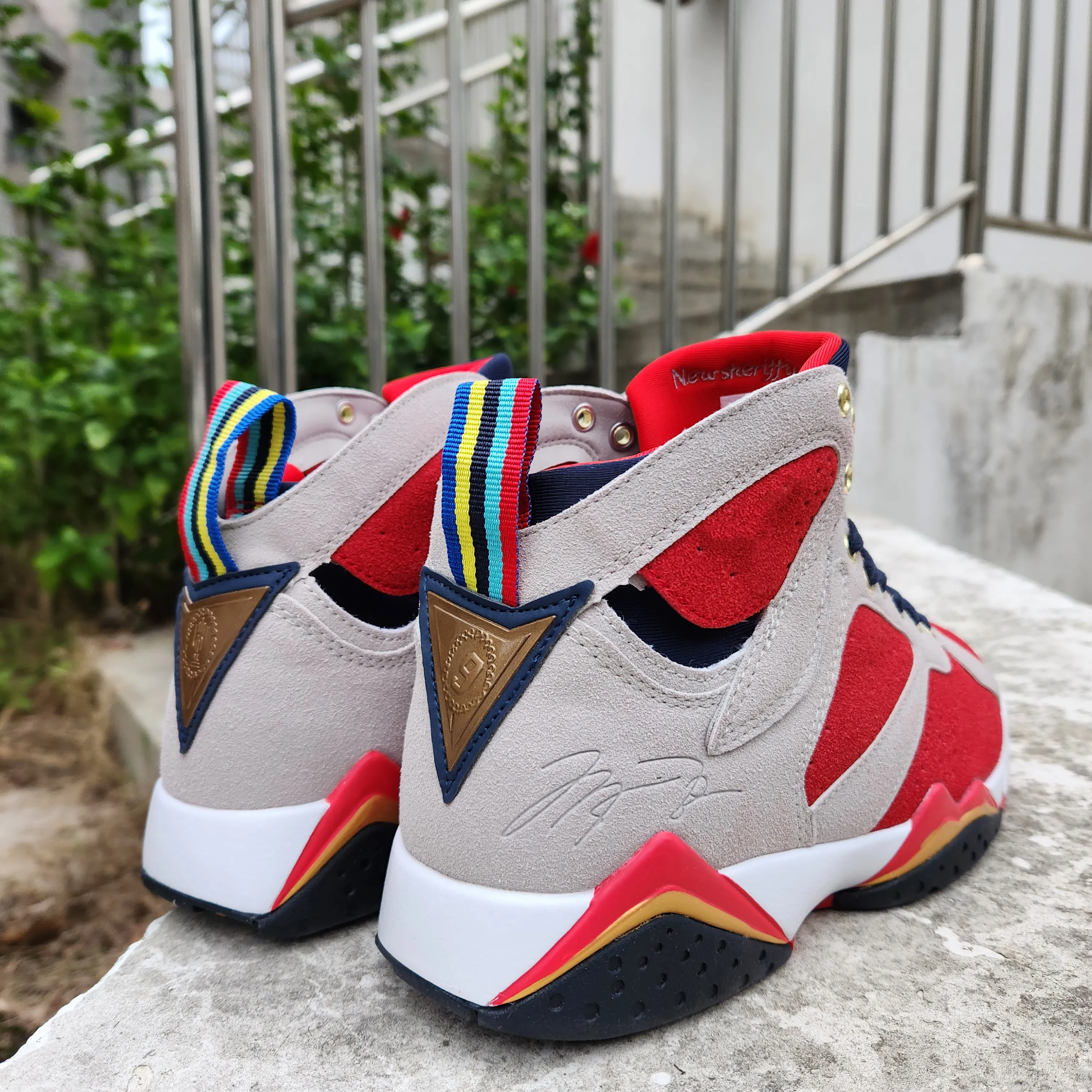 H Trophy Room X Jumpman 7 Zion 1 Basketball Shoes Mens And Womens Trainers  In Gold, Obsidian Dark Obsididian True Red Metallic Gold Sizes 36 47 From  Yeezy_sply_450, $32.66