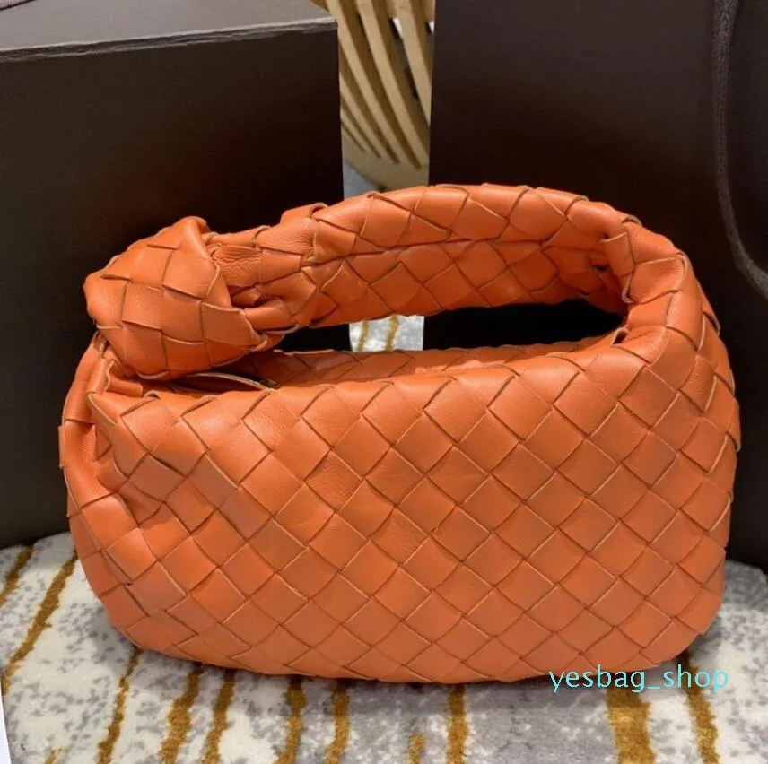 2021 classic small square bag Luxury designer handbag Large capacity 542 High-end fashion bags Four colors are available Simple shape makes more attractive