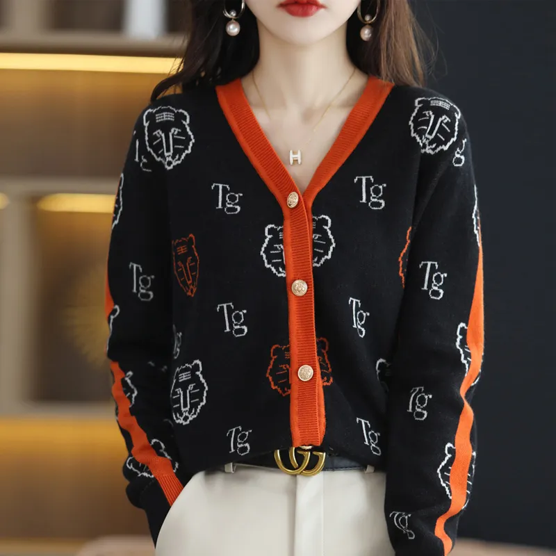 Kvinnor S Knits Tees Autumn and Winter Cashmere Cardigan Women Liten Tiger EmbroiderColor Matching Sweater V Neck Knit Thick Coat Lady 221206