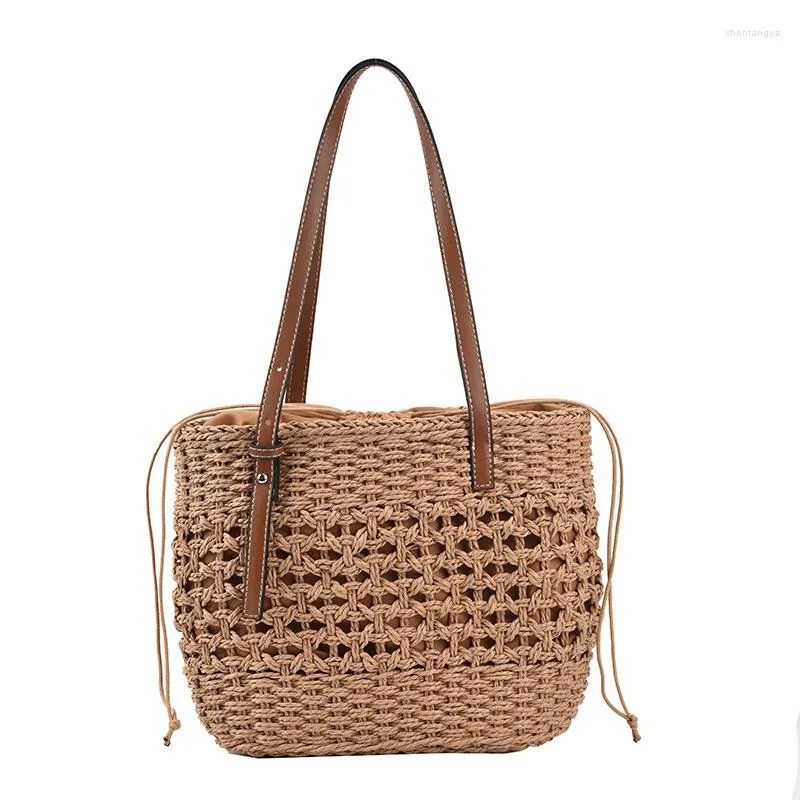 Kvällspåsar 2022 Designer Hollow Out Woven Straw Crossbody Bag Summer Beach Women Strawstring Messenger Shoulder Girls Small Handbag