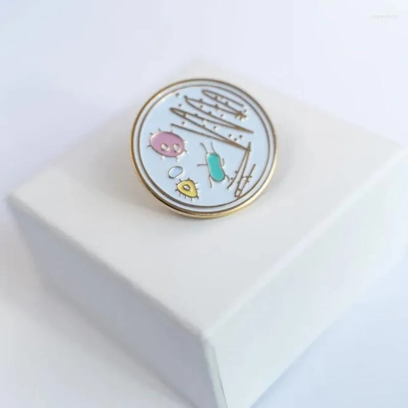 Broszki Harong Petri Dish Enamel Pin Scientific Microbiology Laboratory Brooth Brooth Odznaka Bakterie Mikrobe Science Lab Prezent