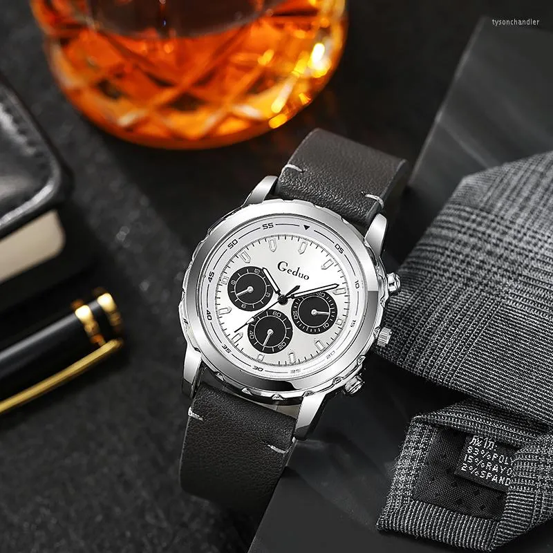 Wristwatches 2022 Fashion Three Eyes Decoration Men Quartz Watches Casual Leather Men's Wristwatch Relogio Masculino Montre