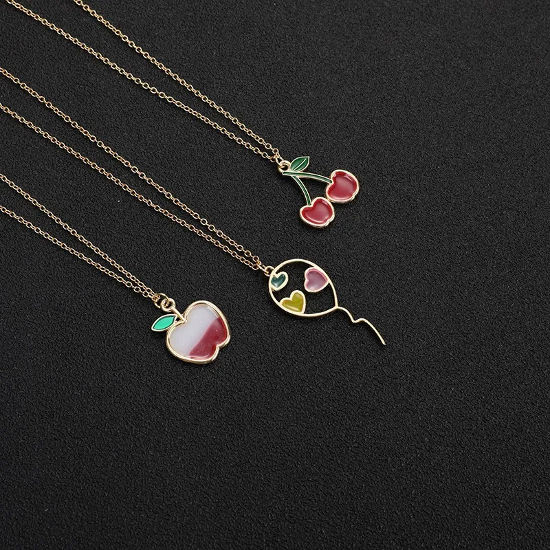 10 PCS Émail Coloré Fruit Pomme Collier Dessin Animé Animal Volant Ballon avec Coeurs Collier Rouge Couleur Cerise Chaîne Colliers pour Femmes