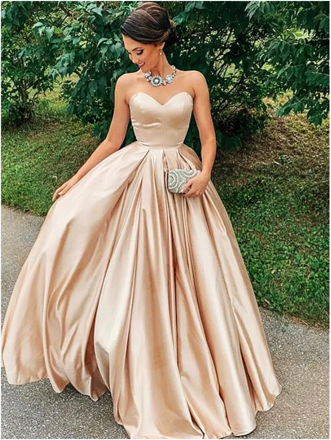 Puffy A Line Prom -jurken Mooie lieverd Backless Champagne Satin Party Wear Custom Made Floor Lenth Ruffle Princess Jurk