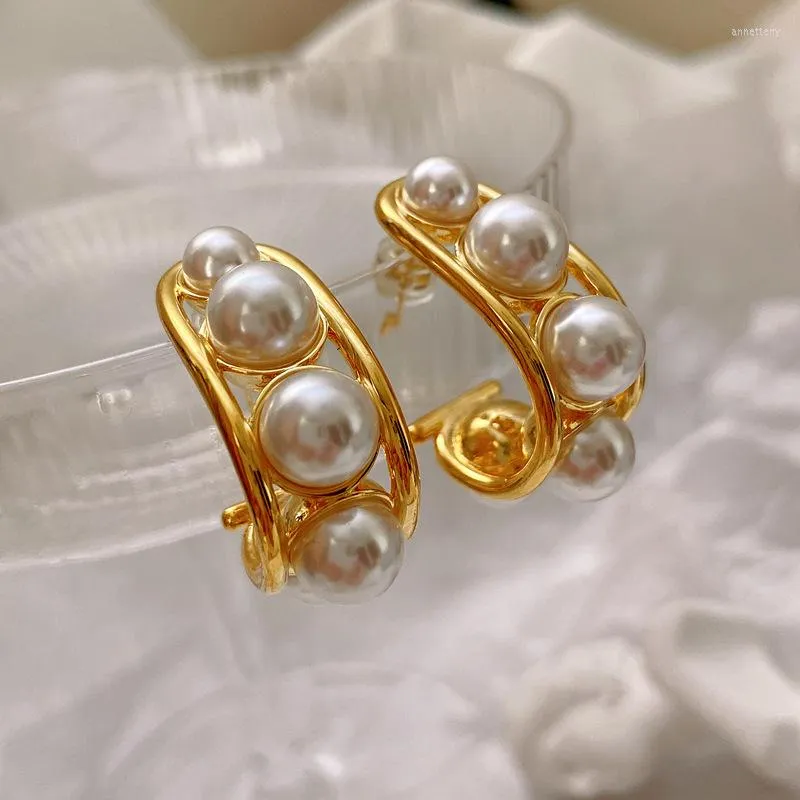 Brincos de garanhão Francês Design vintage francês High Touch Pearl Meio anel Gold curvado Ins simples vento fria