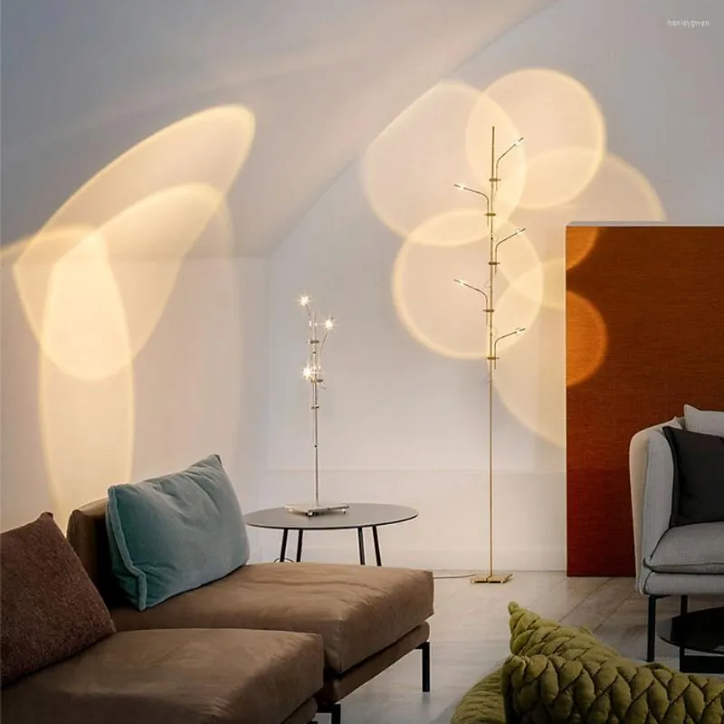 Lâmpadas de chão Luminária de lâmpada de luz Luz e lâmpada de estar LED de LED de LED de prata Simple Bedroom Designer de arte vertical acessórios verticais