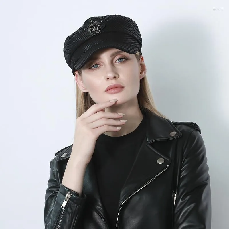 BERETS 2022 BLACK PLAID WOMEN'S RETRO VINTAGE MIRIVILS本物のレザーキャップファッションフラットアーミーリアルシープスキンハット