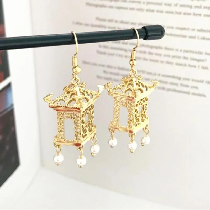 Dangle Earrings Timlee E262 Temperamental Retro House Pavilions Imitation Pearl Alloy Drop Fashion Jewelry Wholesale