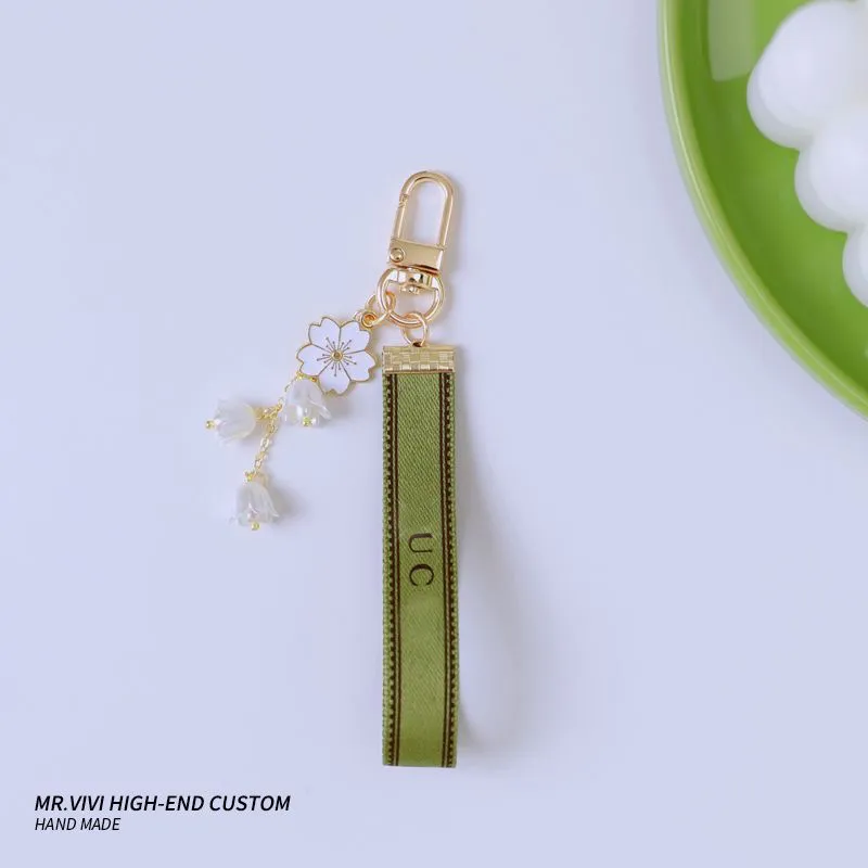 Fashion Car Keychains Pendant Casual Antique Bell Orchid Green Ribbon Pearl Designer Key Chain With Letter Heart Bow Pendant Chain